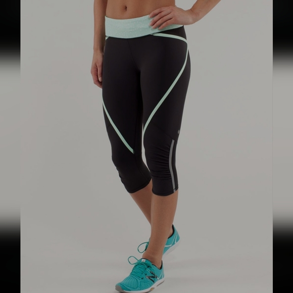 COPY - Lululemon Run: Pace Crop, Black / Petit Dot Fresh Teal / Fresh Teal, Siz… - Picture 1 of 14